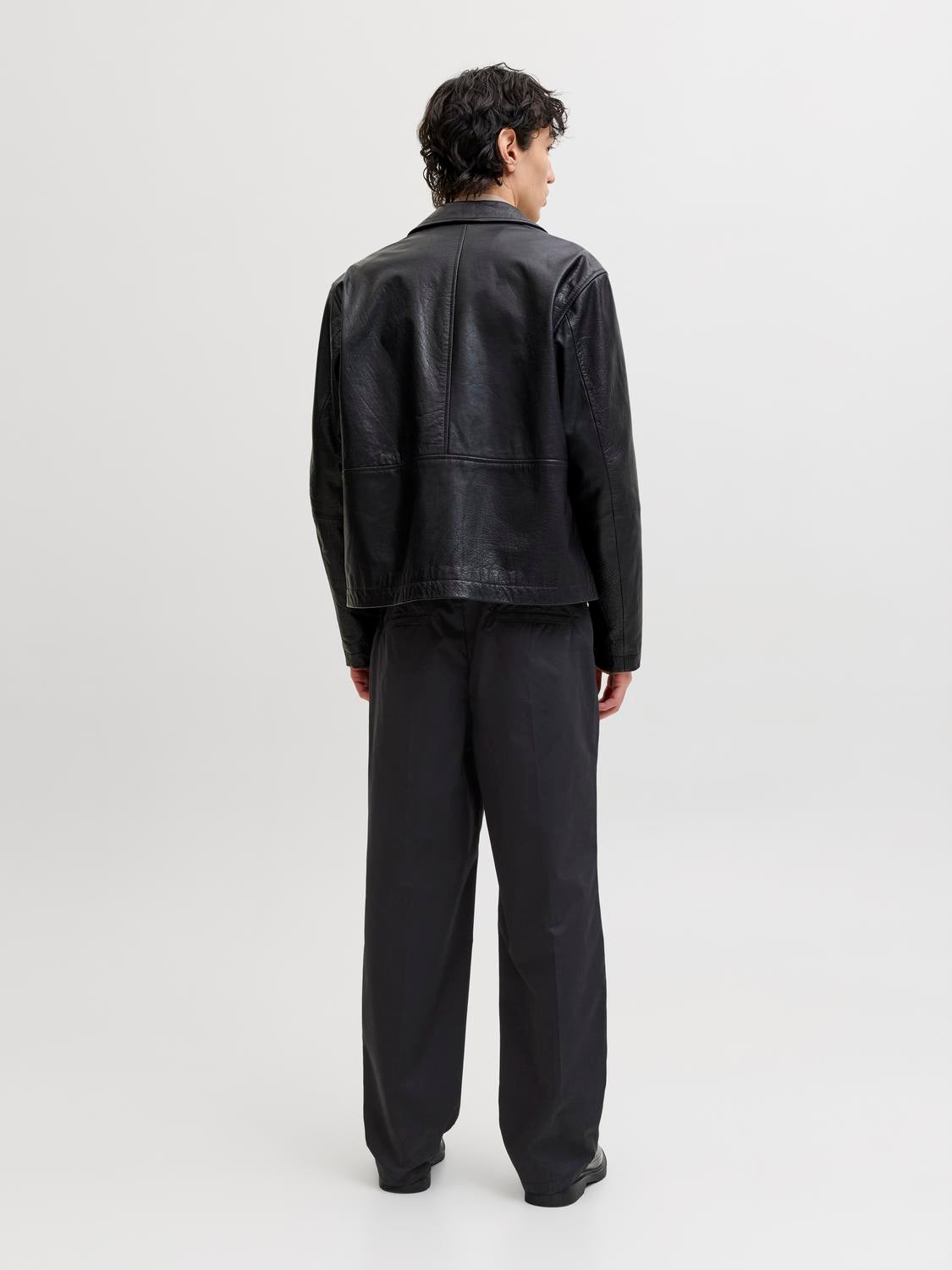 model_shot-back